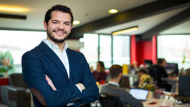 Rakibini satın aldı... 20 milyon bilet satışı hedefliyor