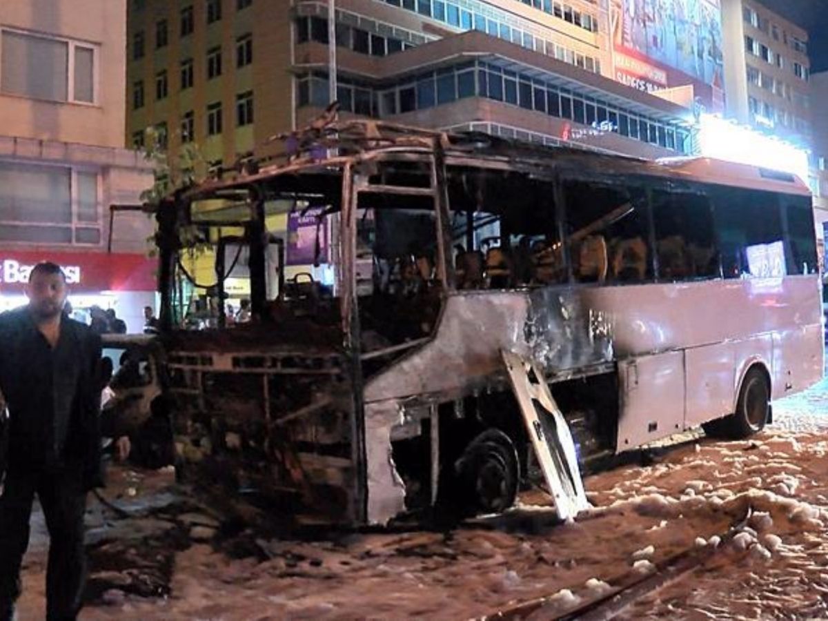 Şişli'de tur otobüsü yandı: Yangın çıktığında içinde yolcular vardı