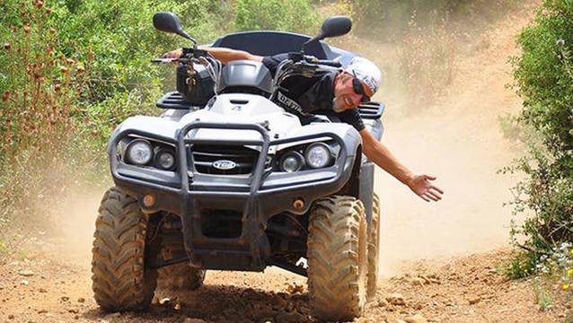 Motoruyla birlikte uçurumdan düşen safari rehberi hayatını kaybetti