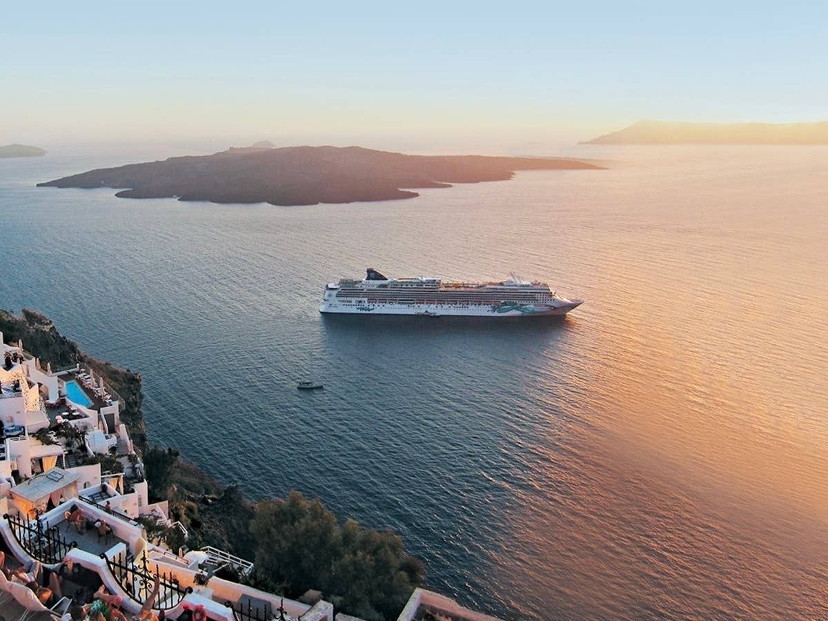 Akdeniz'de turizm krizi: Kruvaziyerler yolcuları indirmiyor
