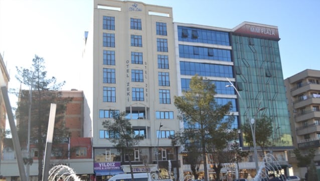 Şehrin 9 katlı yeni oteli açıldı