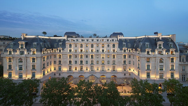 Silahlı baltalı otel soygunu