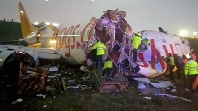 Sabiha Gökçen'de pistten çıkan uçak parçalandı...139 yaralı...