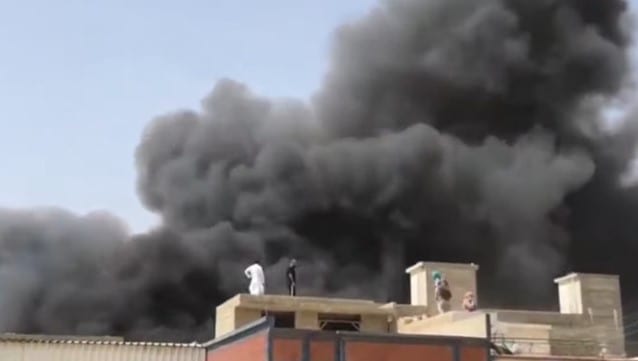 Yolcu uçağı yerleşim merkezine düştü