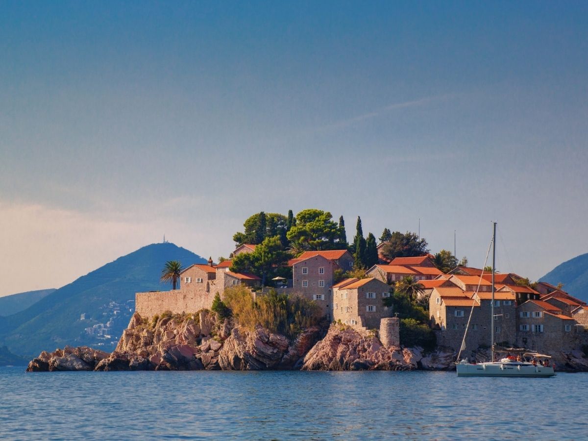 Sveti Stefan turizme dönüyor: Adriyatik’te plaj savaşı son buldu