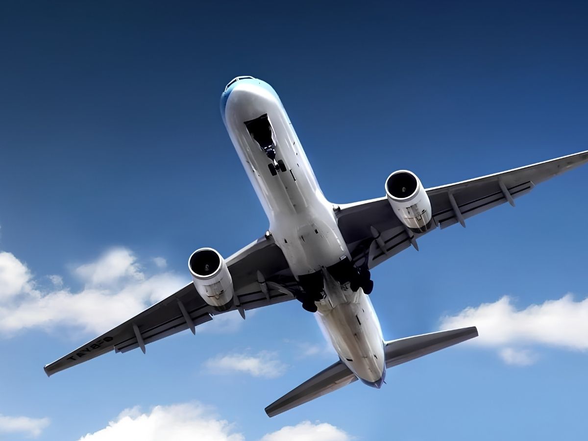 Tahran’dan havalanan ilk uçağın rotası İstanbul: Savaşın gölgesinde kalan pistler açıldı