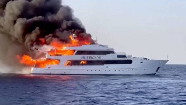 Teknede yangın: 3 İngiliz turist kayıp!