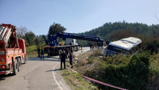 Tur otobüsü devrildi: 39 yaralı 