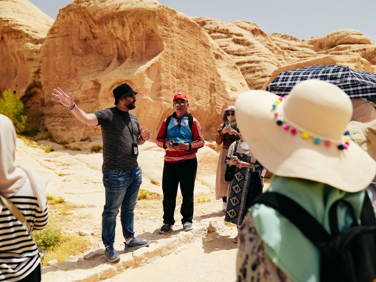 TUREB, 8 turist rehberine meslekten geçici men cezası verdi