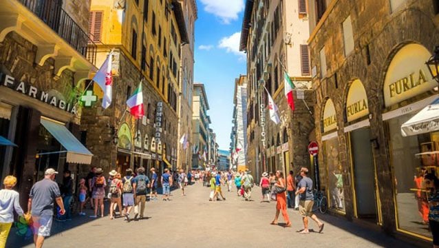 Turistler sokakta yemek yemeyi abartınca yasak geldi