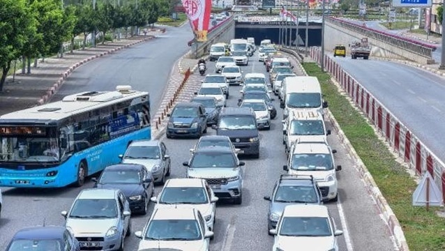 Turistlerin trafik çilesi: Berlin'den Antalya'ya 3.5 saat, havalimanından otele 5 saat!