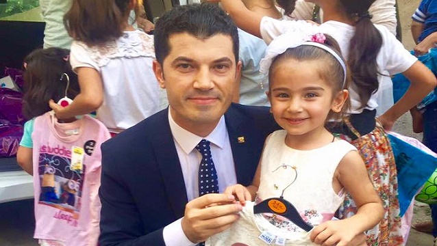 Turizmcilerden 10 bin çocuğa bayram hediyesi