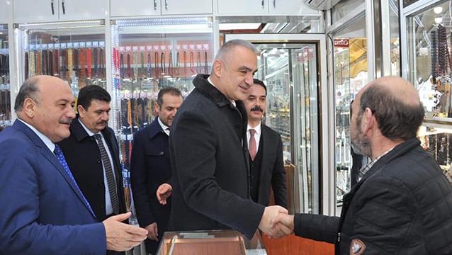 Turizmde 70 milyar dolar gelire ulaşmanın şartını açıkladı!