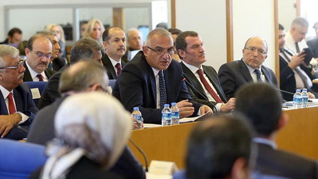 Turizmde kadın çalışanlara destek vermeliyiz