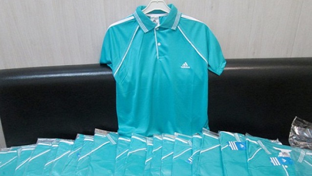 Türkiye’den bavulunda 332 tişörtle dönen Rus turist savunmasıyla herkesi güldürdü