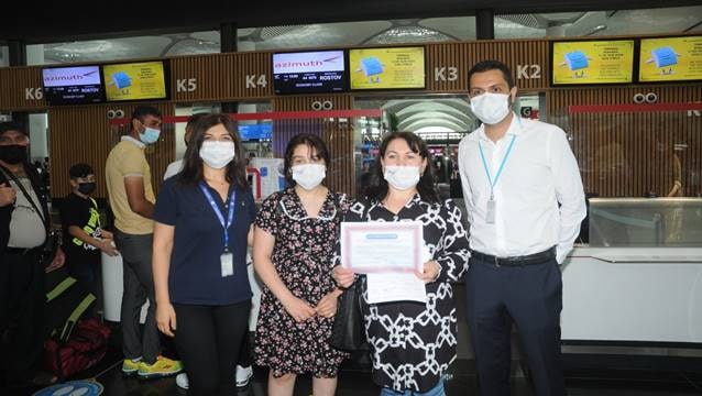 Türkiye uçuşlarına yeniden başladı, ilk yolcusunu sevindirdi!