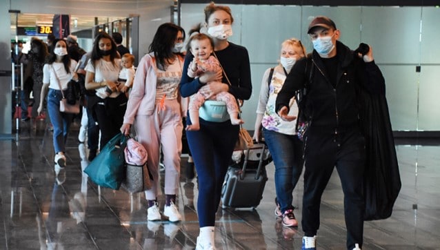 'Türkiye'ye gidin' çağrısını dinleyen 189 kişilik kafile törenle karşılandı