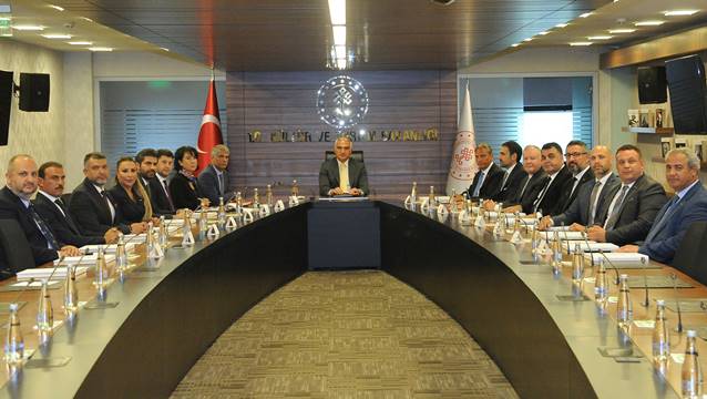 TÜRSAB'dan uzun bir aradan sonra Bakan Ersoy'a ilk ziyaret!