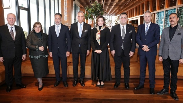 TÜRSAB heyetiyle görüşen Yunanistan Turizm Bakanı'ndan kapıda vize açıklaması!