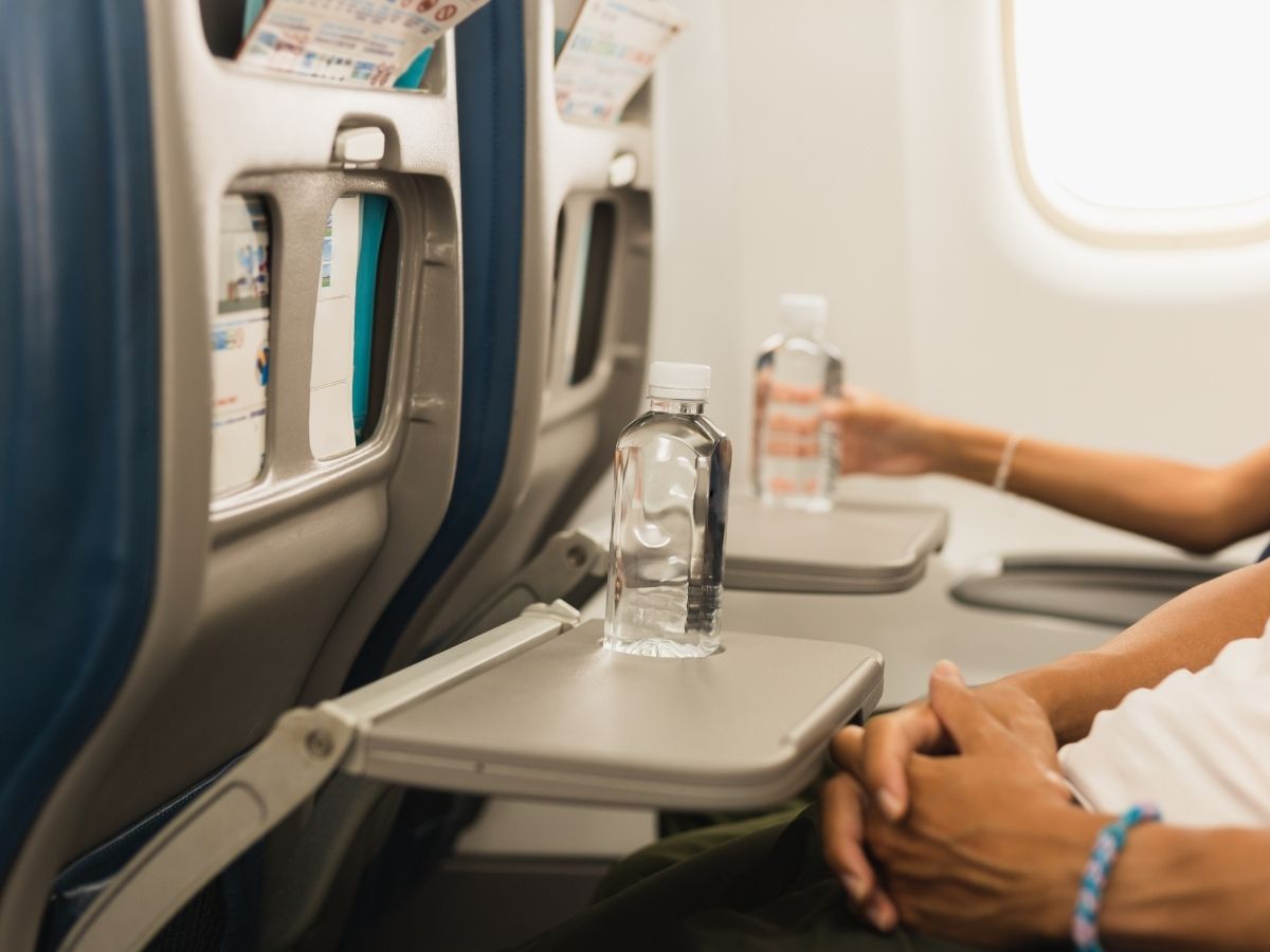 Uçaklarda yolculara ücretsiz su dönemi başlıyor