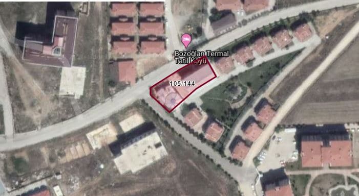 Üç katlı otel, arsasıyla birlikte icradan satılık