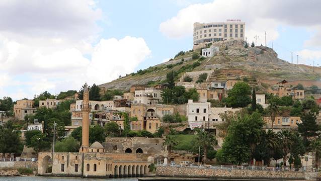 ‘Ucube’ otel 23 saniyede yıkıldı