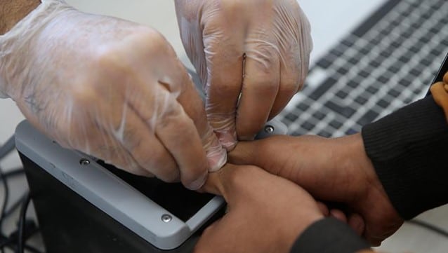 Ülkede 30 günden fazla kalan yabancılardan parmak izi alacak