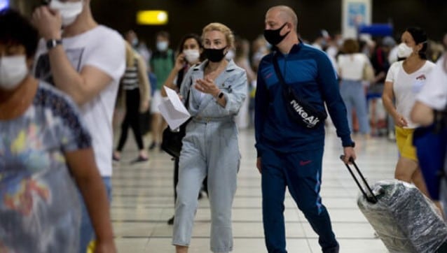 Ülkelerine dönmek istemeyen turistler Türkiye'de oturum peşinde!