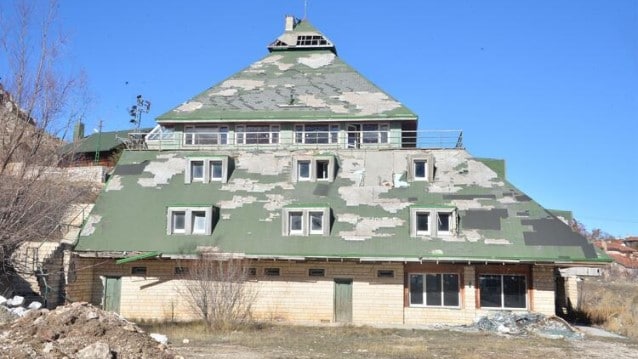 Uzan’ın harabeye dönen oteli satıldı