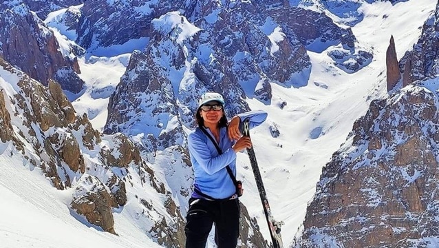 Üzerine kar kütlesi düşen rehber hayatını kaybetti