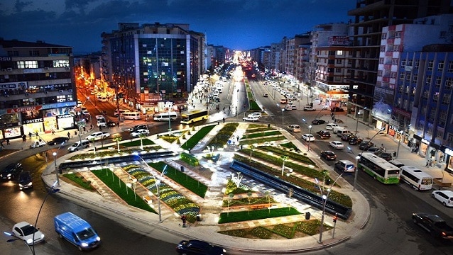 Vali turizm yatırımcılarına seslendi: Gelecek yıl göl manzaralı olacağız...