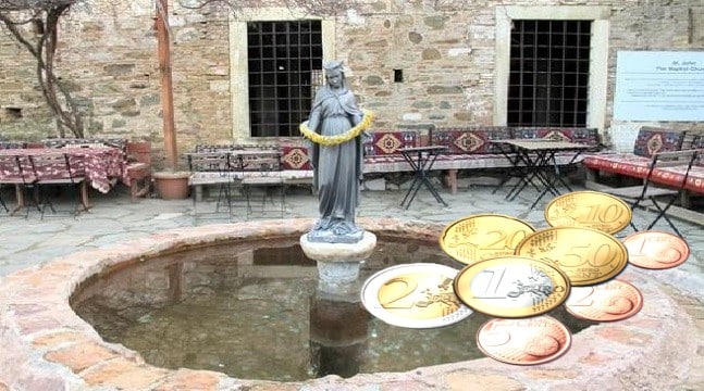 Yabancı turistlerin havuza attığı Eurolar nerede?