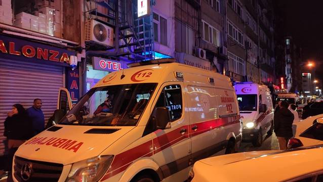 Yangında otelde mahsur kaldılar!