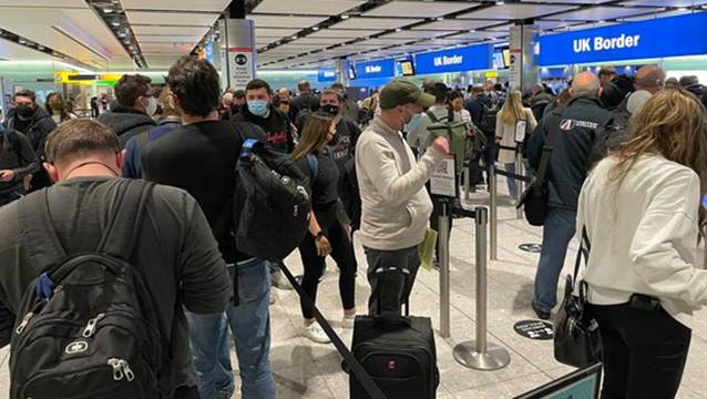 Yasak kalkınca havalimanlarına koştular