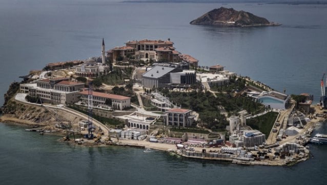 Yassıada'nın 125 odalı oteli de açıldı