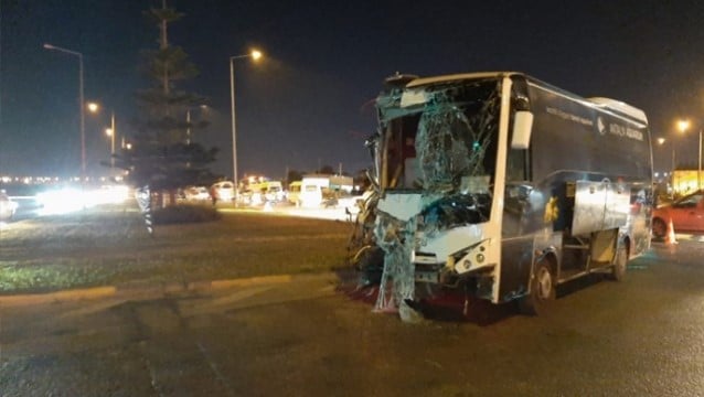 Yolcu otobüsüyle tur otobüsü çarpıştı: Turistler yaralı...