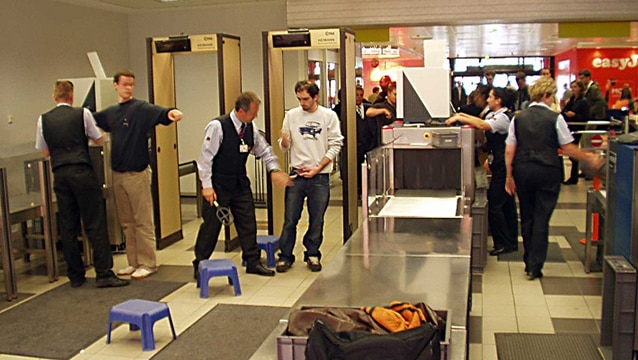 Yurt dışına çıkacaklar 'güvenlik' vergisi ödeyecek...1 Ocak'ta başlıyor