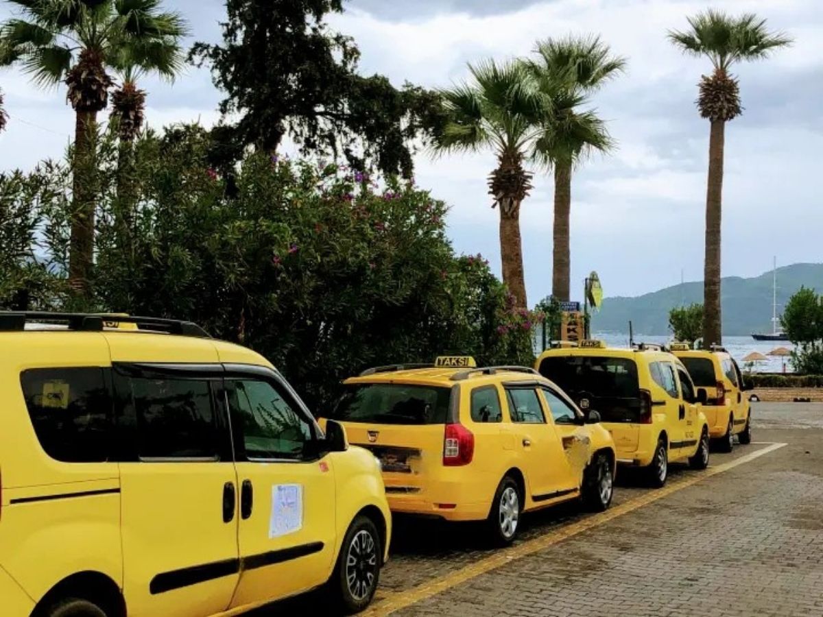 Turist neden gelmiyor? Ayhan Sicimoğlu tek örnekle ifşa ederek anlattı