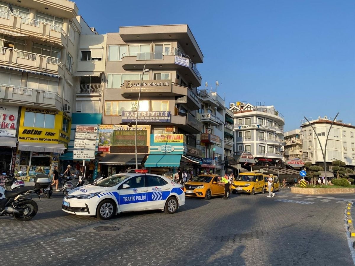 Turist neden gelmiyor? Ayhan Sicimoğlu tek örnekle ifşa ederek anlattı