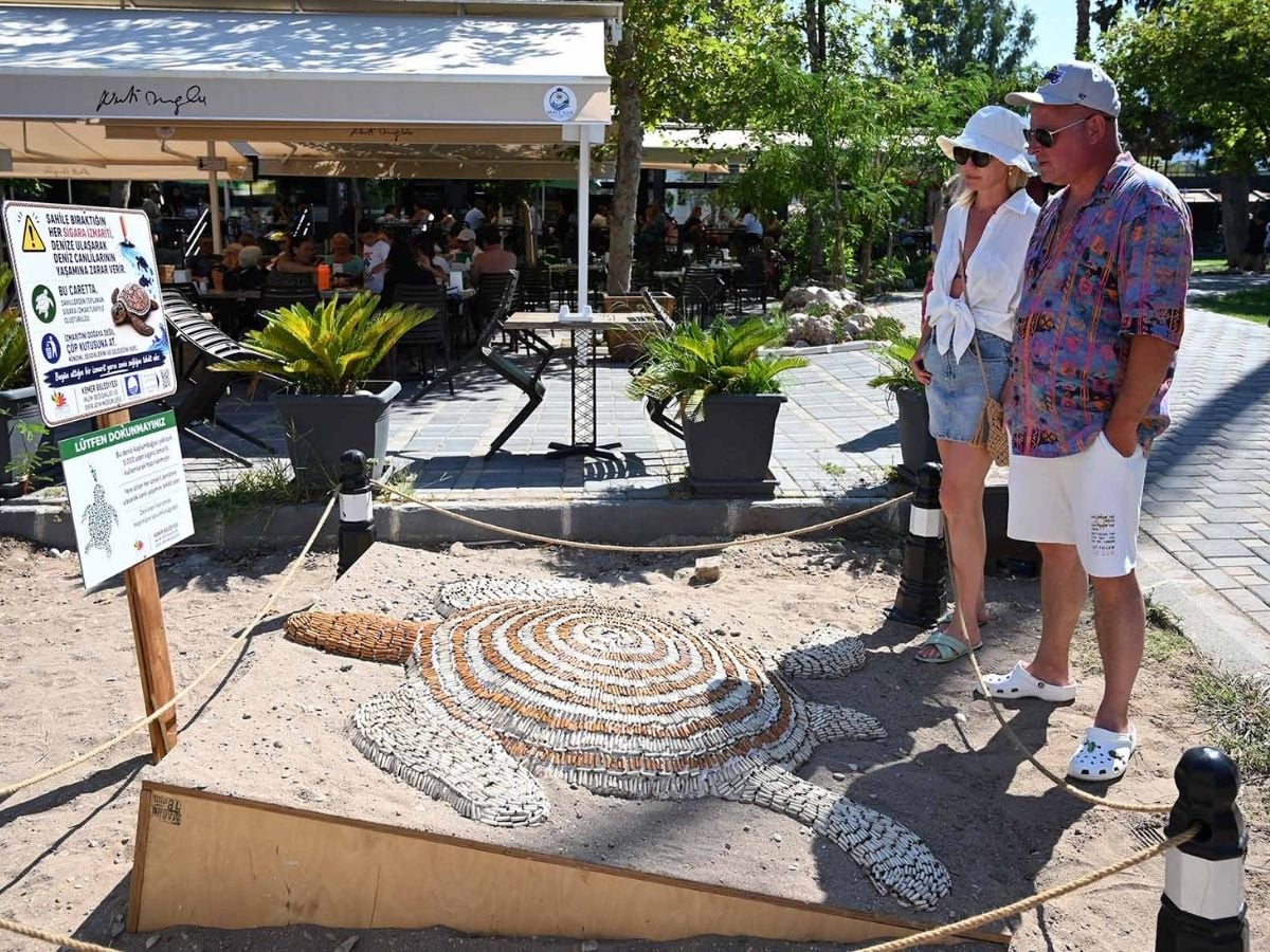 Kemer’de izmaritler caretta carettaya dönüştü: İlk dumansız plaj uygulaması başladı