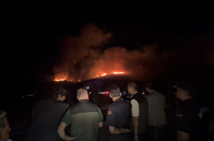 Alevler turizm bölgesine dayandı: Oteller boşaltıldı tahliyeler başladı