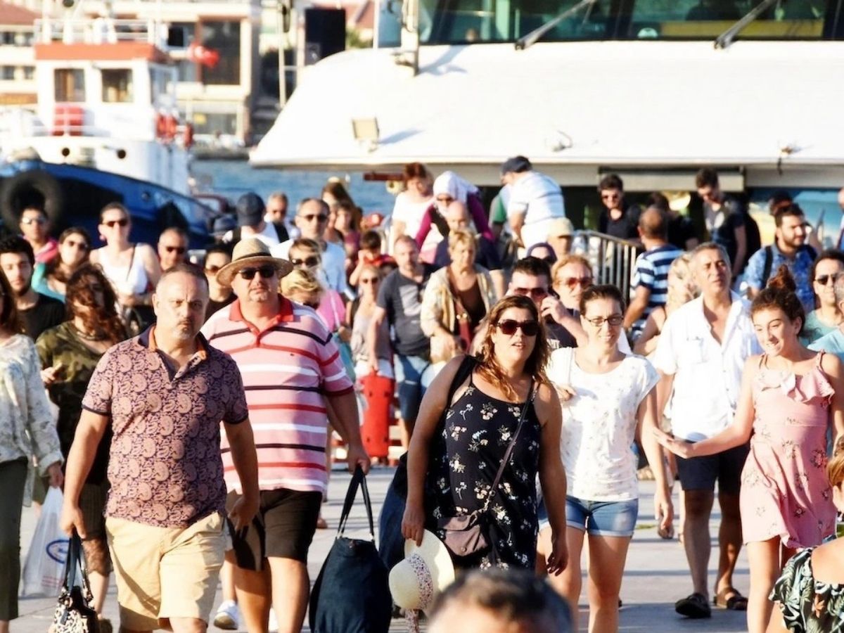 8 saat bekleyen turist için çarpıcı söz: Yarın kimse beklemeyebilir